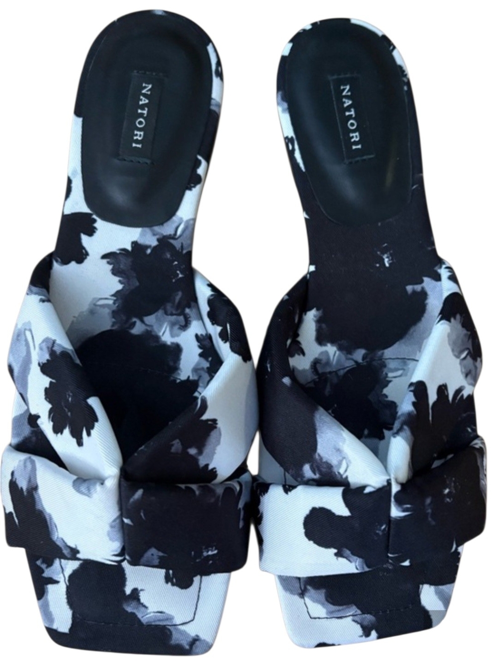 Natori Black & White Floral Knot Slide Sandals